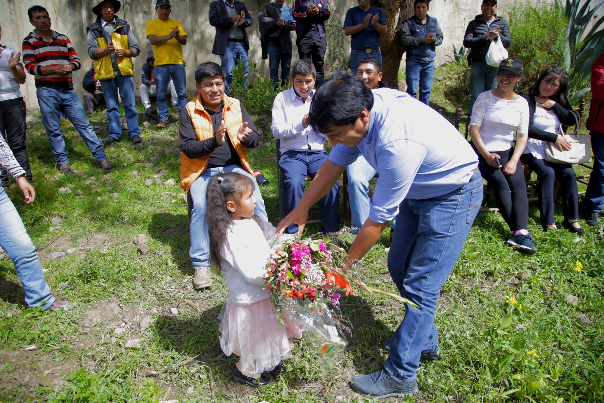 ING. CHRISTIAN PALACIOS COLOCA PRIMERA PIEDRA PARA LA CONSTRUCCIÓN DE INSTITUCIÓN EDUCATIVA INICIAL