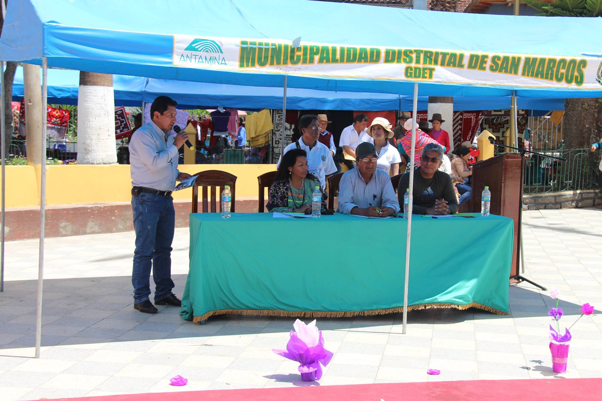 GOBIERNO LOCAL REALIZA CON ÉXITO DESFILE DE MODA CON PRENDAS TEJIDAS A BASE DE CROCHET Y PALITO