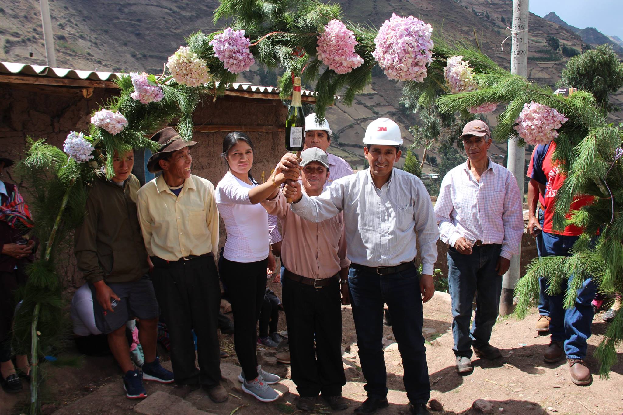 ALCADE DISTRITAL RUBÉN BRIOSO COLOCA PRIMERA PIEDRA PARA RIEGO TECNIFICADO EN COLPA
