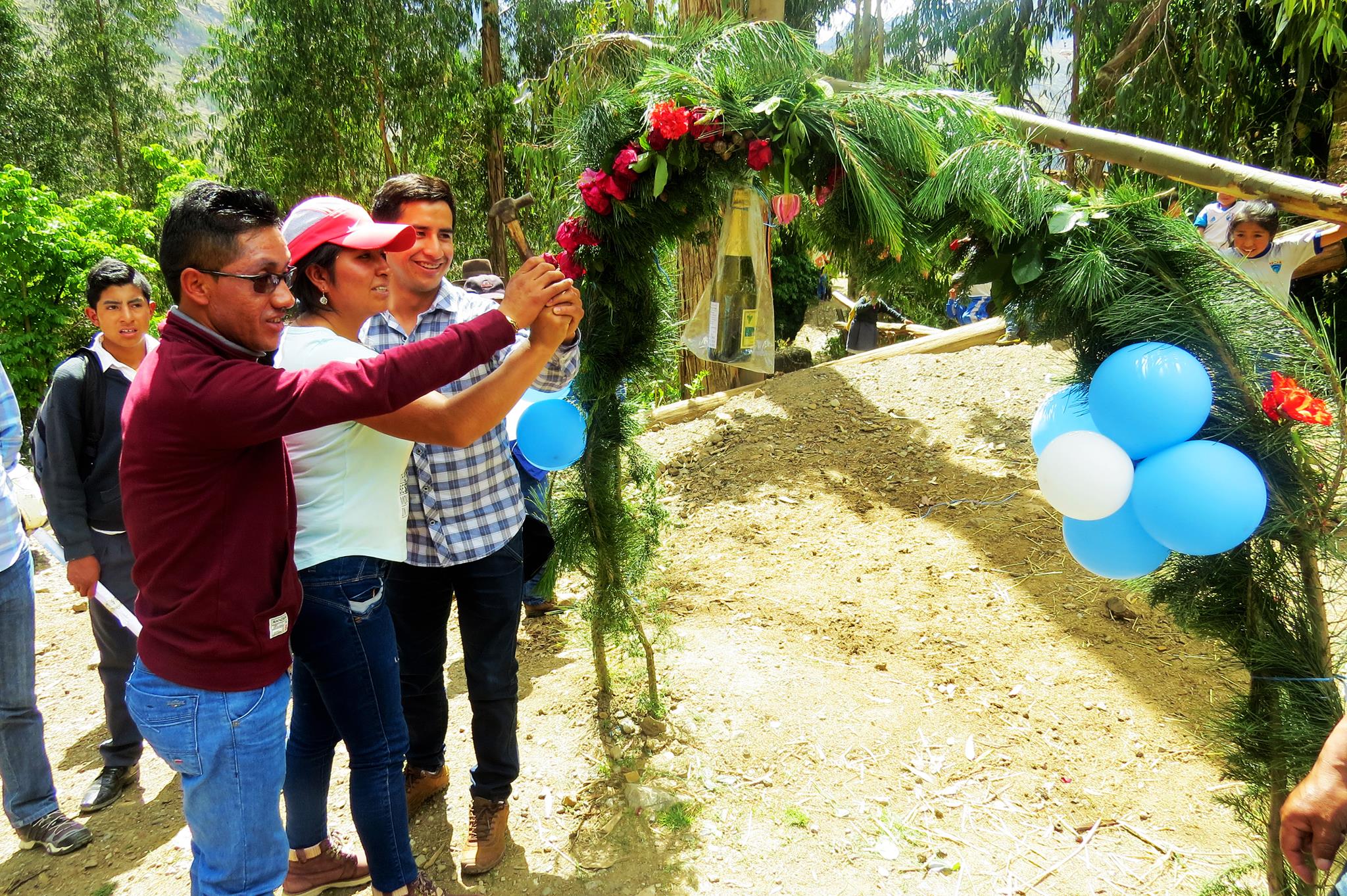 SE REALIZA COLOCACIÓN DE PRIMERA PIEDRA DE LA CONSTRUCCIÓN DE CALLES Y PLAZUELA EN EL CENTRO POBLADO DE QUINHUARAGRA