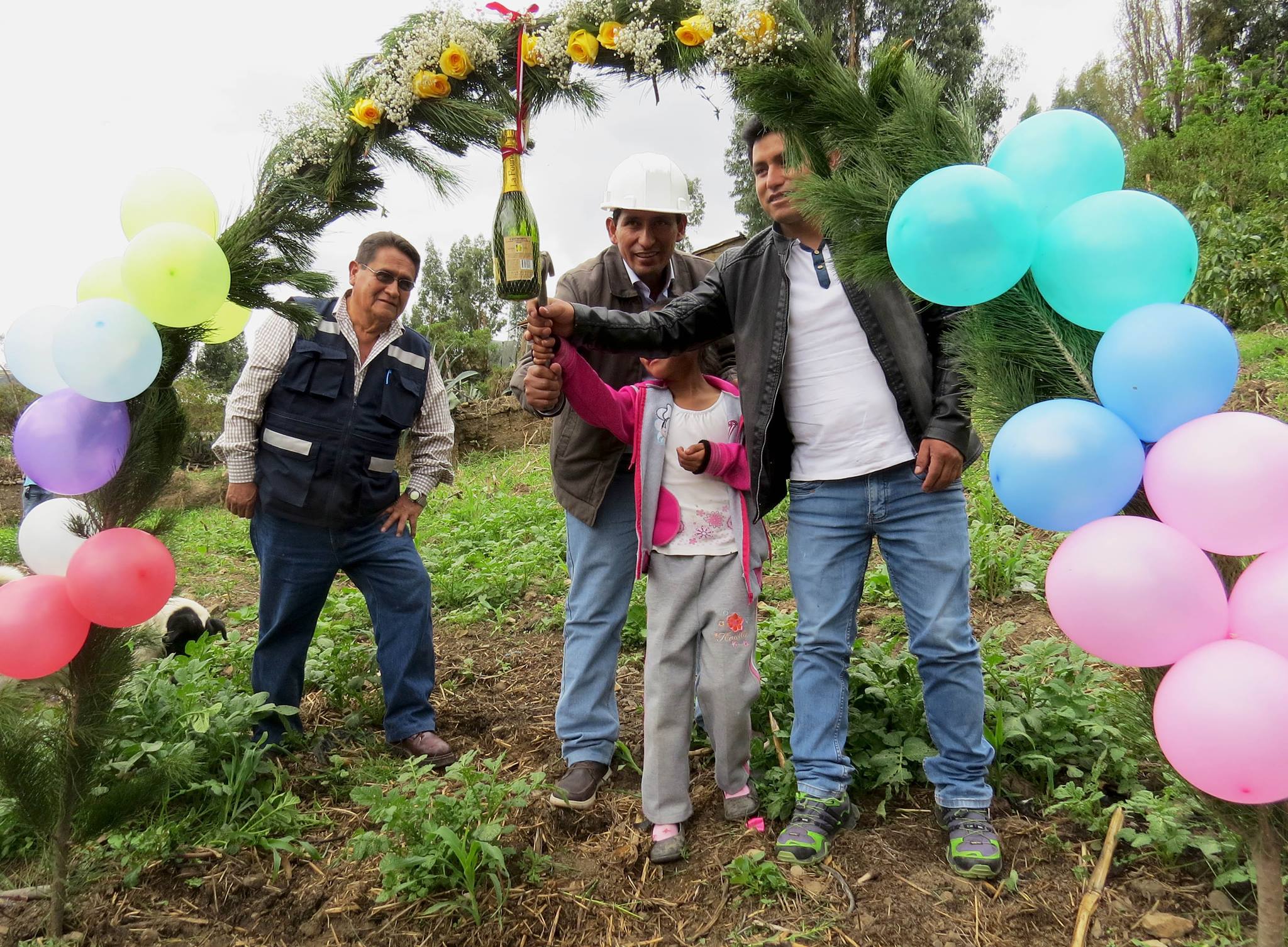 POBLADORES DE HUARIPAMPA CONTARÁN CON RIEGO TECNIFICADO